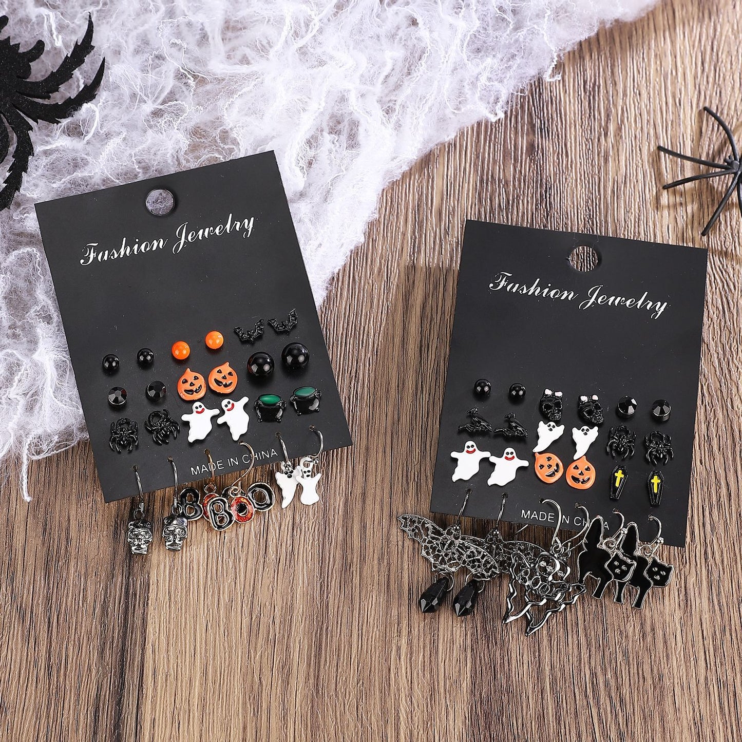Orecchini a perno da donna a tema Halloween con corvo, strega, zucca e teschio, in lega di metallo galvanizzata, orecchini alla moda geometrici