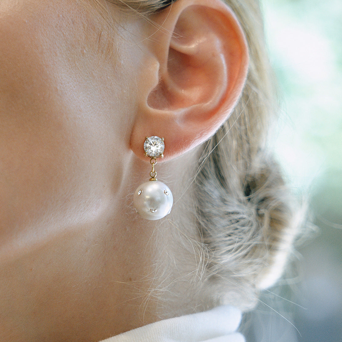 Pendientes de botón geométricos minimalistas de acero inoxidable con incrustaciones de diamantes de imitación para mujer