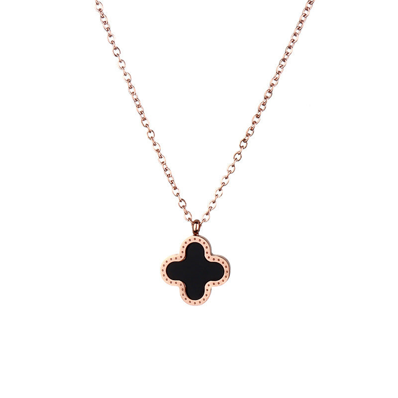 Collar minimalista con colgante de trébol de cuatro hojas para mujer en acero de titanio con chapado en oro rosa de 18 quilates