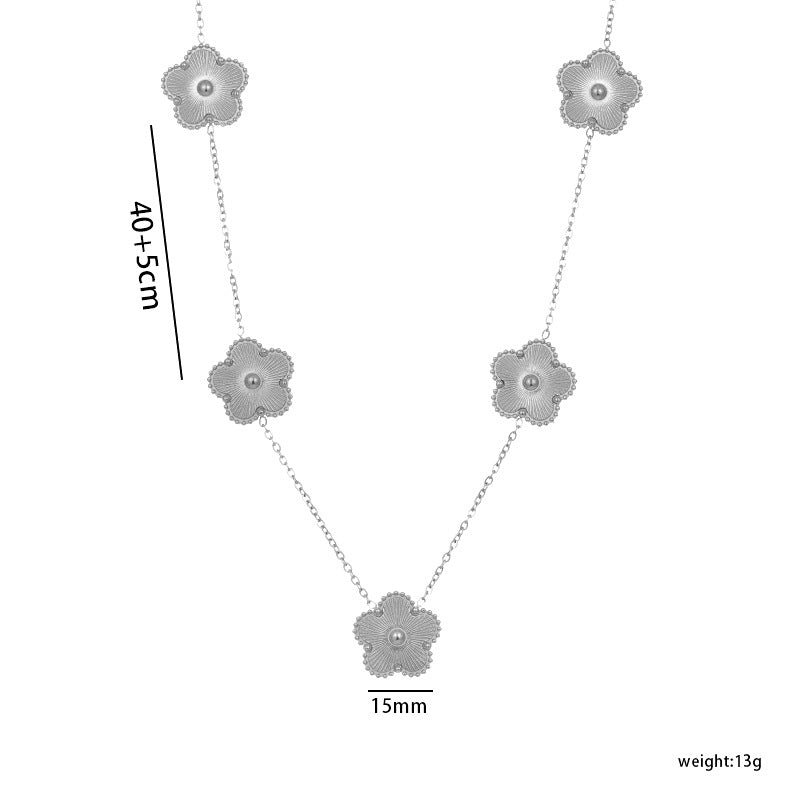 Parure Minimalista con Collana a Cinque Petali in Acciaio al Titanio con Design a Trifoglio Tagliato al Laser, Finitura Galvanizzata, Catena a O, per Donna