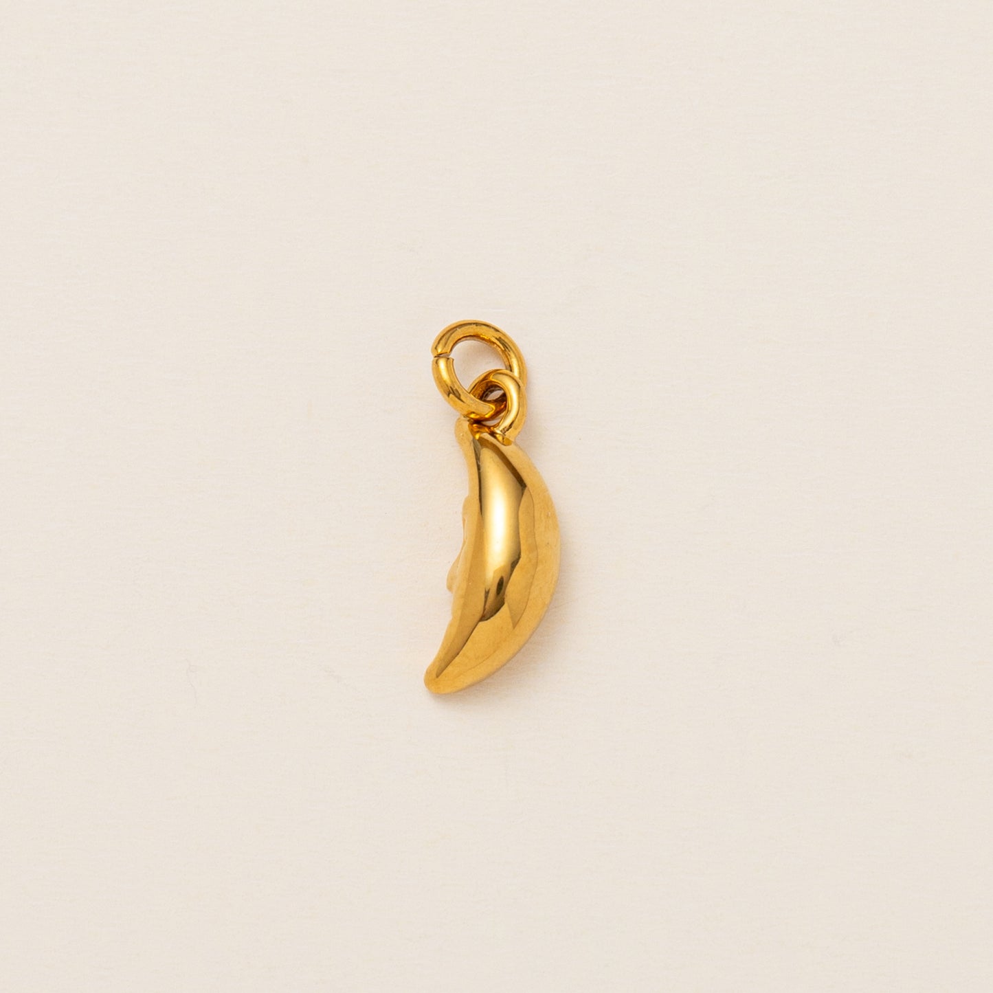 Barra de dijes de corazón chapado en oro de latón a la moda para mujer