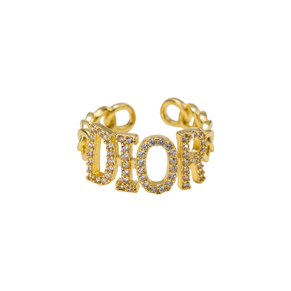 Anillo Minimalista de Letra Hueca con Incrustaciones de Pedrería y Baño de Oro de 18K para Mujer