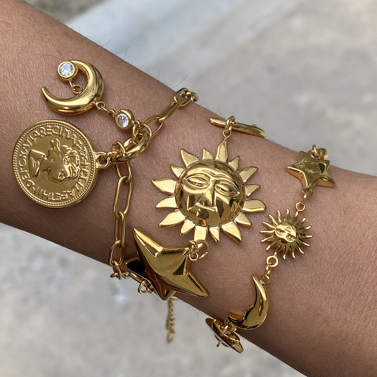 Bracciale da donna in acciaio inossidabile placcato oro 18 carati con stella geometrica minimalista di lusso