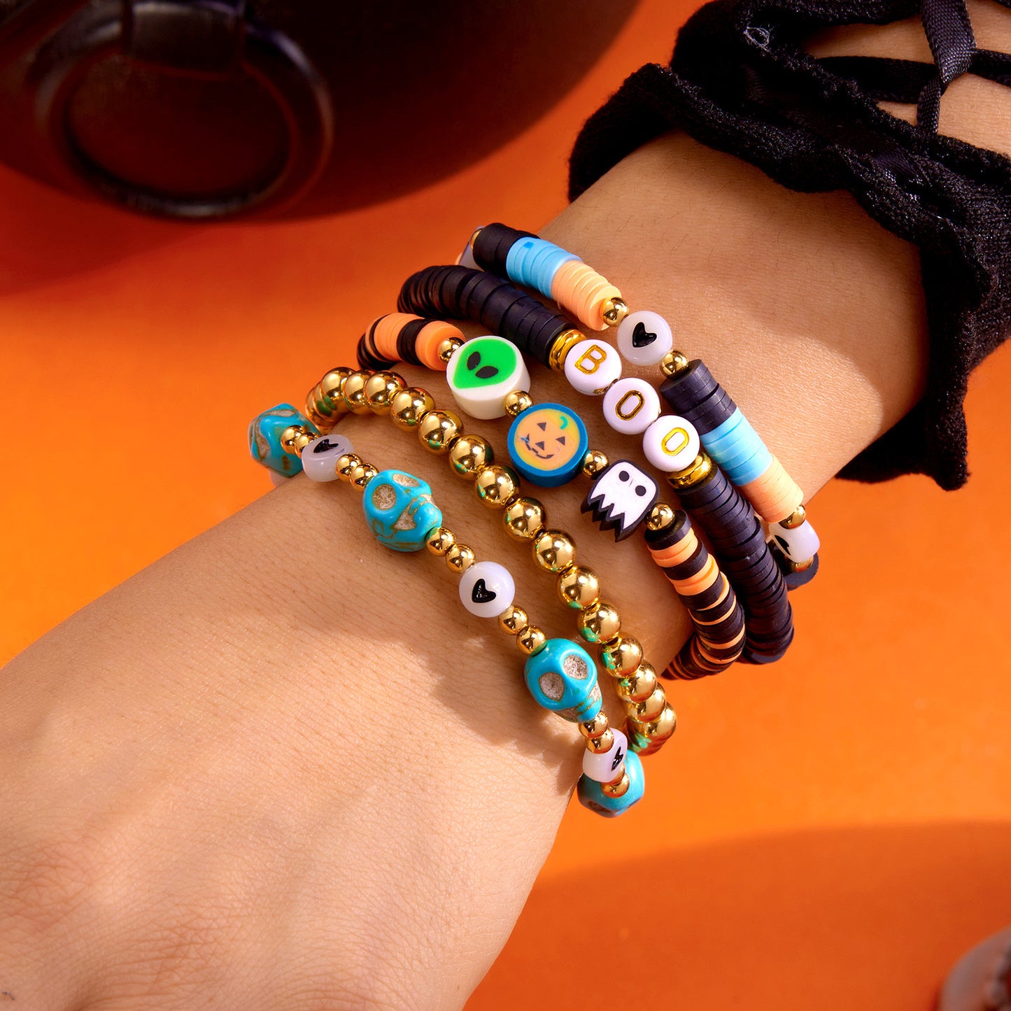 Linda-Atrevida pulsera elástica de cuentas con letras de calavera de calabaza de resina para Halloween, unisex