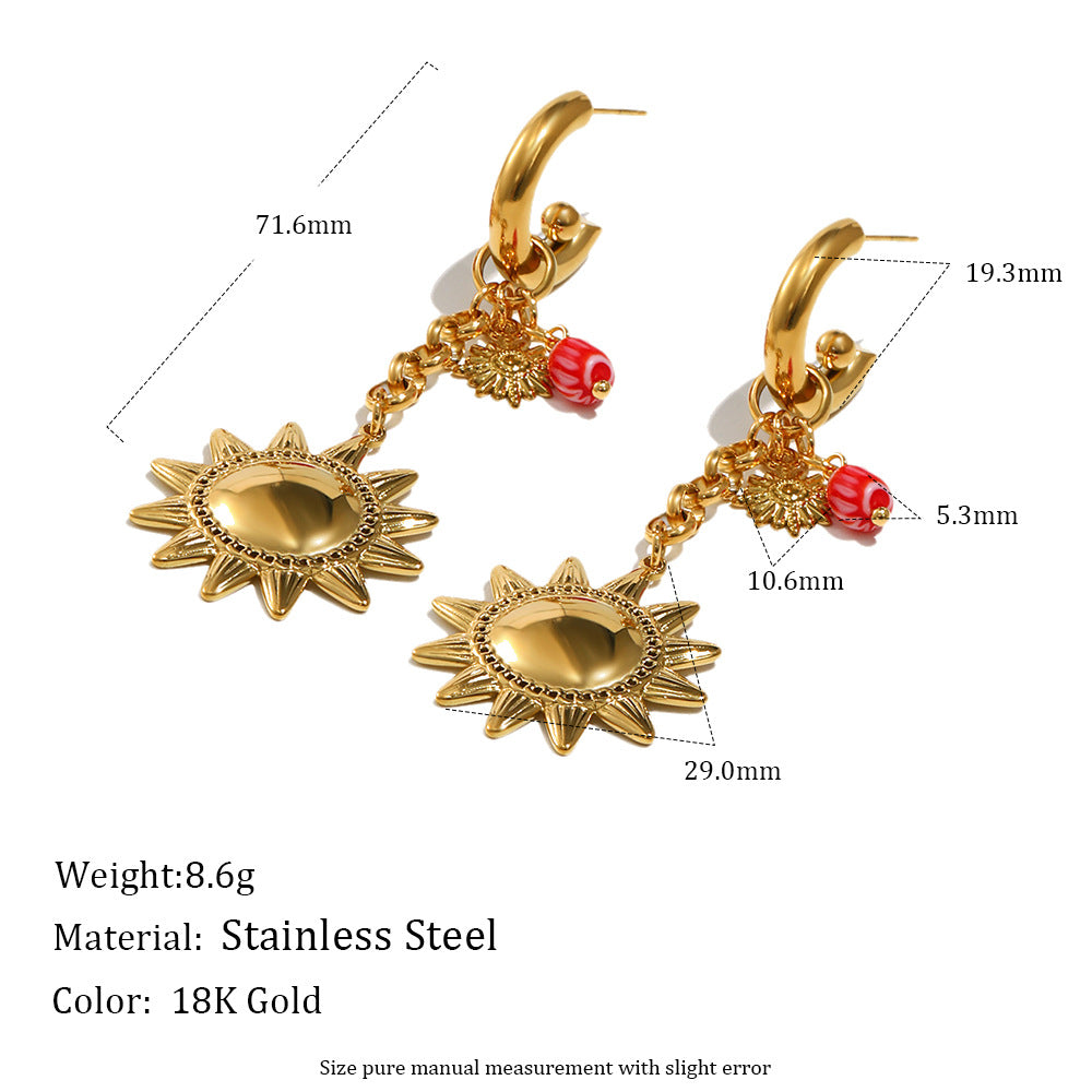 Pendientes de tuerca de mariposa y borde floral de acero inoxidable con baño de oro de 18 quilates para mujer