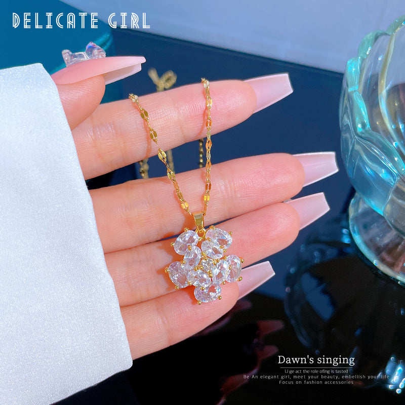 Collar Colgante Minimalista Floral Geométrico de Acero Titanio con Incrustaciones de Pedrería para Mujeres y Hombres