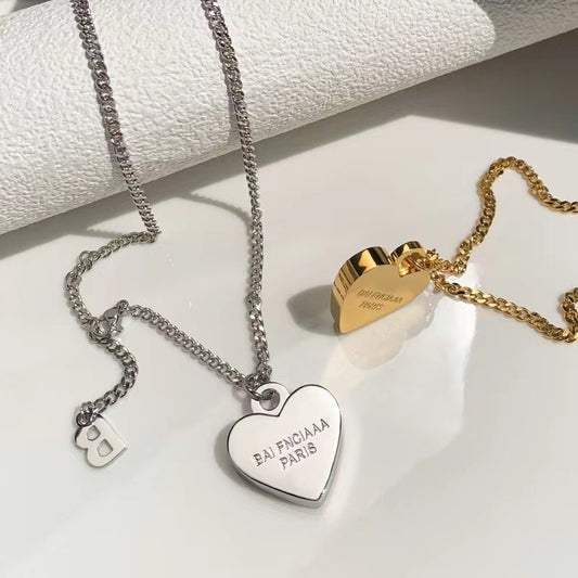 Collana Minimalista Lusso a Cuore in Acciaio al Titanio da Donna con Placcatura Oro e Design a Catena Trasversale