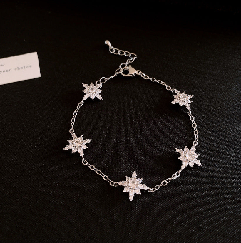 Elegant Heart-Shaped Gold-Plated Zirconia Bracelet for Women with Delicate Luxury Aesthetic
