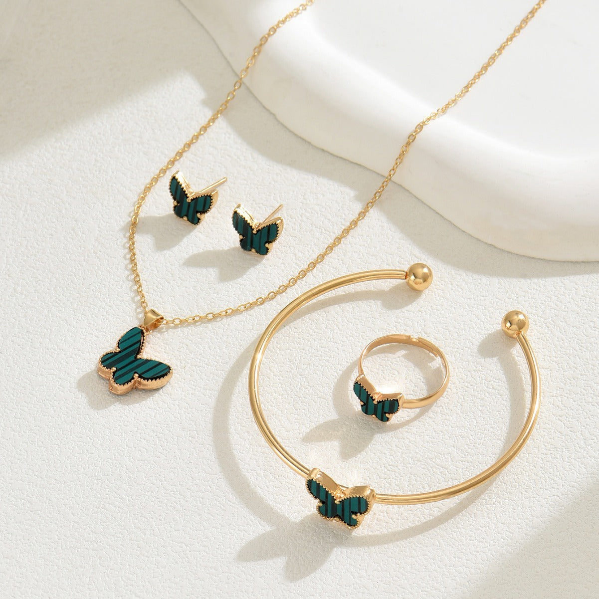 Sweet Minimalist Butterfly Pendant Necklace Set with Alloy Chain and Acrylic Inlay for Women