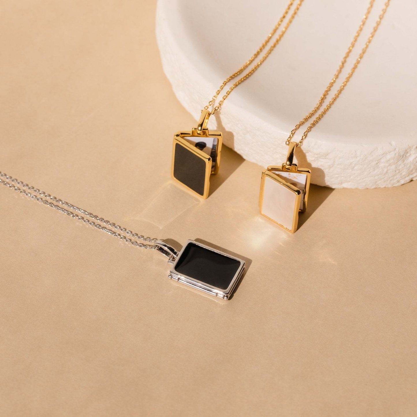 Collana Minimalista con Ciondolo a Conchiglia Geometrico con Chiusura Magnetica per Album Fotografico in Acciaio Inossidabile e Titanio