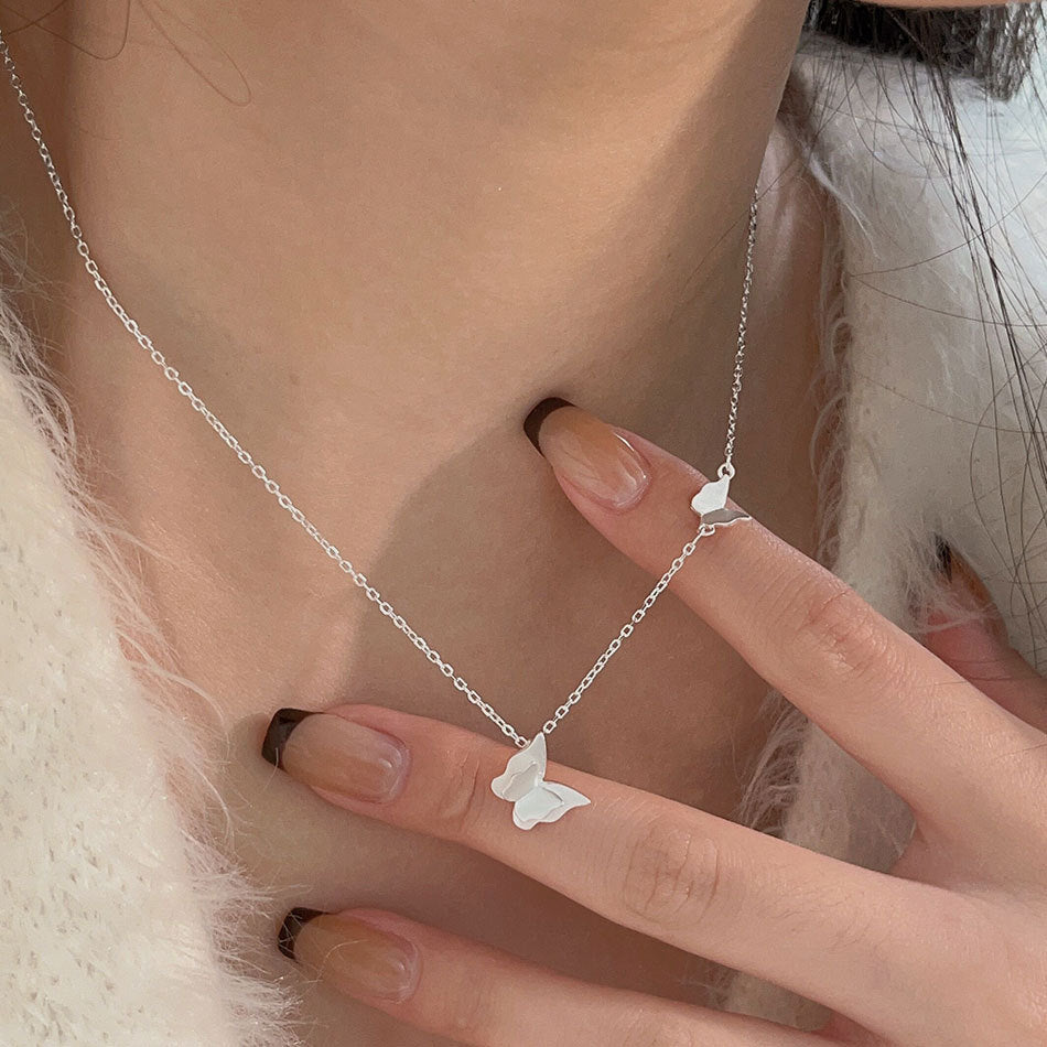 Collana girocollo minimalista da donna in argento sterling 925, con farfalla e catena a sfere