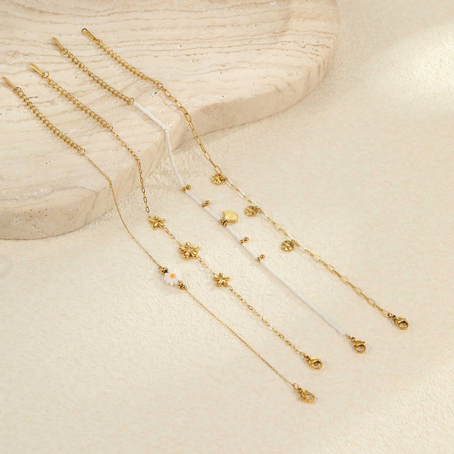 Fashionable Women's Geometric Stainless Steel Bracelet with 18K Gold Plating for Layering Vacation Style Jewelry
