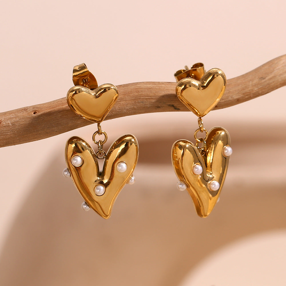 Orecchini da donna alla moda stile OL a forma di cuore irregolare in acciaio inossidabile placcato oro 18 carati con inserti di perle