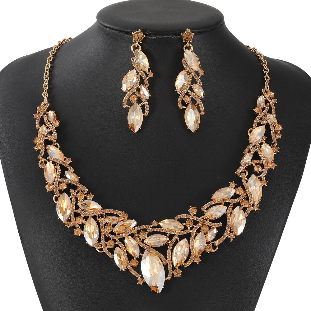 Fashion OL Floral and Teardrop-Shaped Zinc Alloy Plated Necklace Set with Rhinestone Pendant for Women