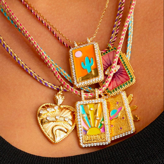 Collar colgante de tarot bohemio vintage con motivos de sol, luna, estrella y corazón en cobre con incrustaciones de pedrería