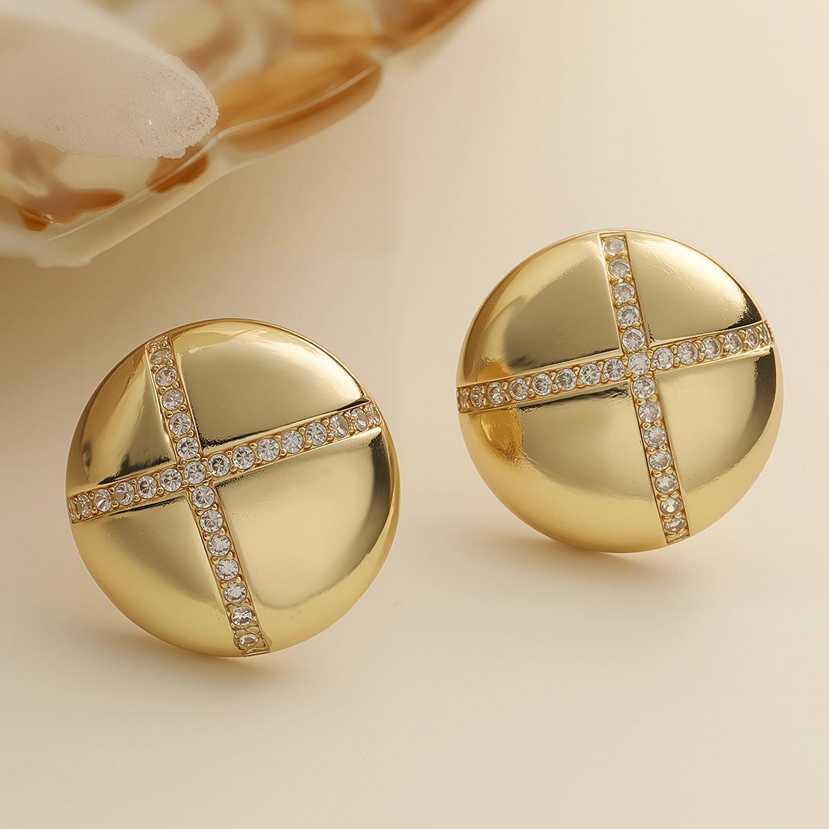 Pendientes de Cobre Geométricos Minimalistas en Forma de Corazón con Microengaste para Mujer