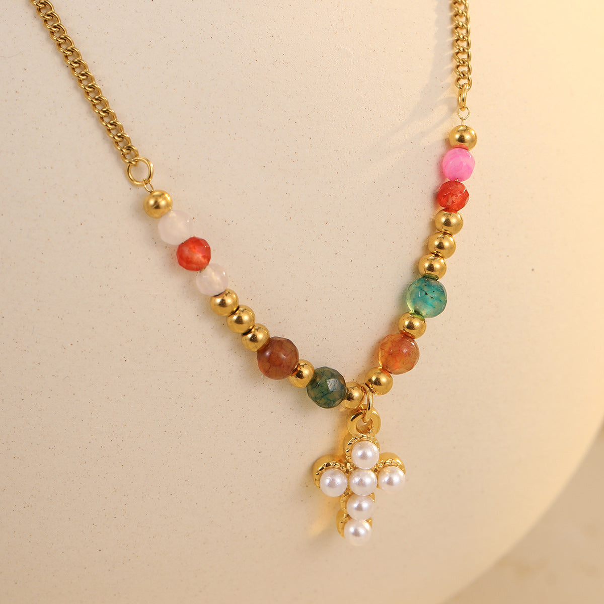 Collana con Ciondolo a Croce a Sole Geometrico Ispirata al Passato in Acciaio al Titanio con Finitura Elettroplaccata da Donna