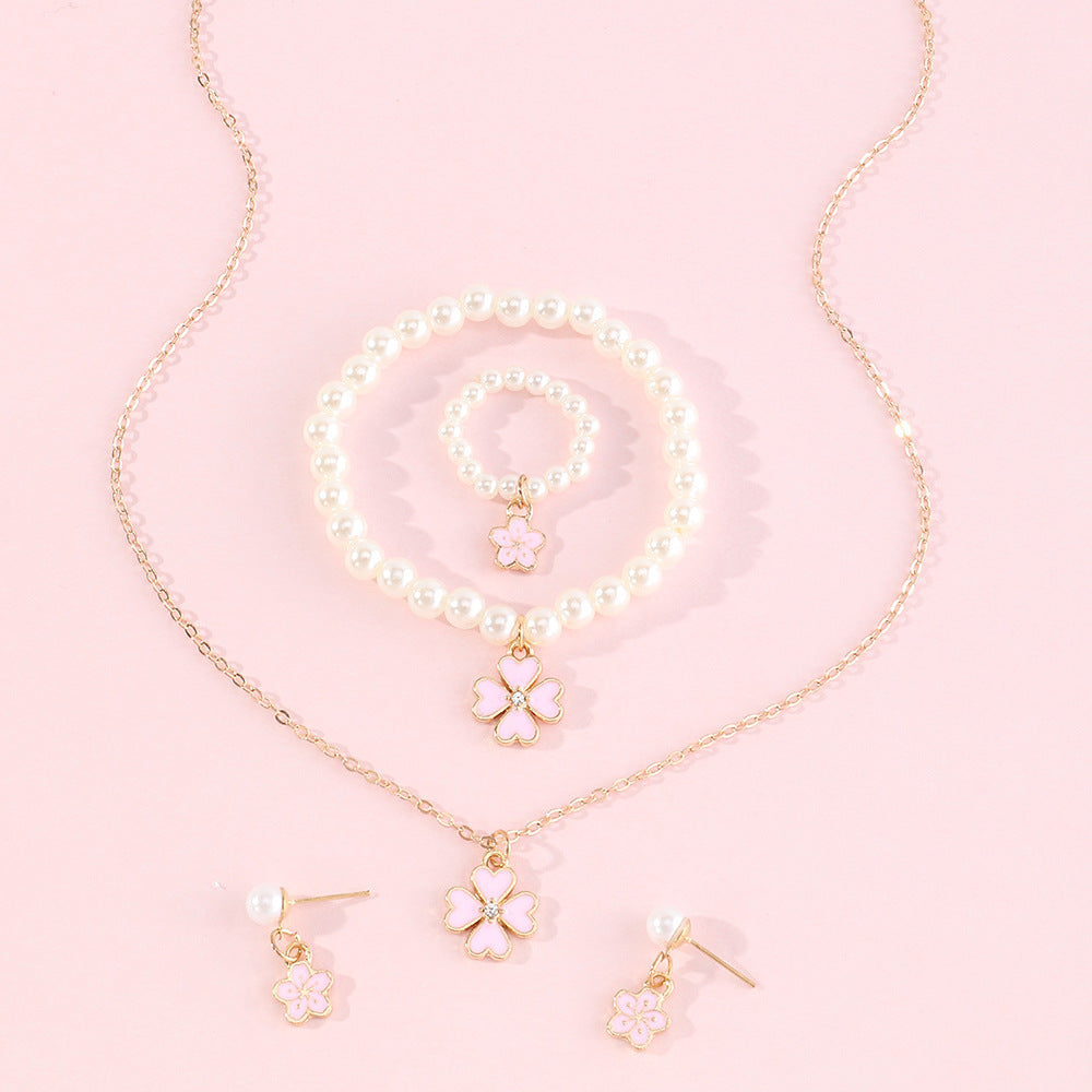 Juego de collar con colgante de trébol y flores para niños con detalles de perlas, pulsera de cadena de serpiente de aleación, anillo y pendientes