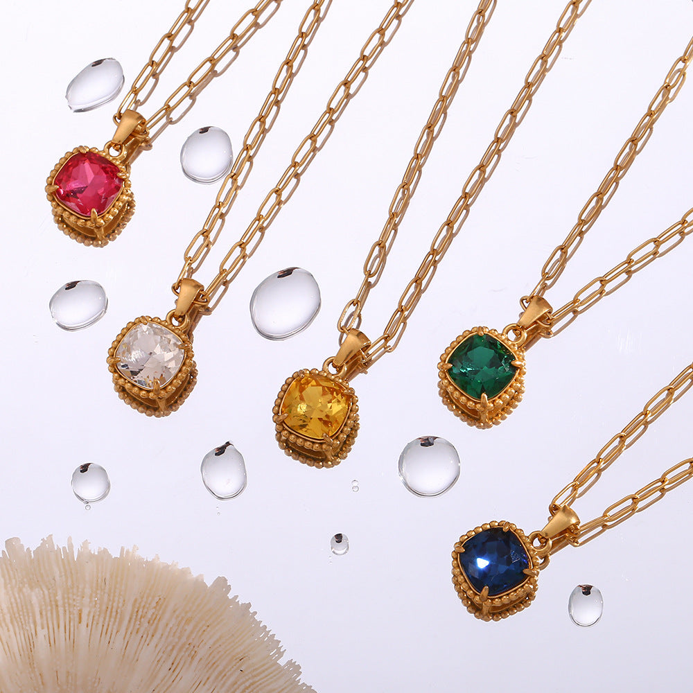 Collana con Pendente Geometrico in Acciaio Inossidabile Stile Retrò con Finitura Placcata da Donna