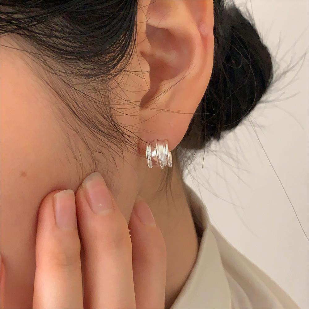 Minimalist Curved Ear Studs in 925 Sterling Silver with Asymmetrical Dual-Ring Design