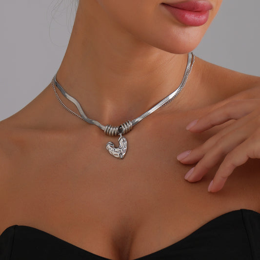 Fashionable Heart-Shaped Alloy Pendant Necklace for Women with Plated Finish on Delicate Snake Chain Minimalist Elegant Jewelry