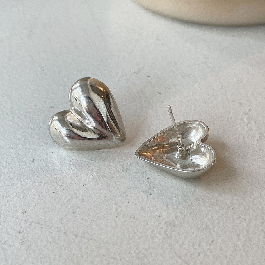 Orecchini a perno minimalisti a forma di cuore in argento sterling 925 con pavé di microzirconi