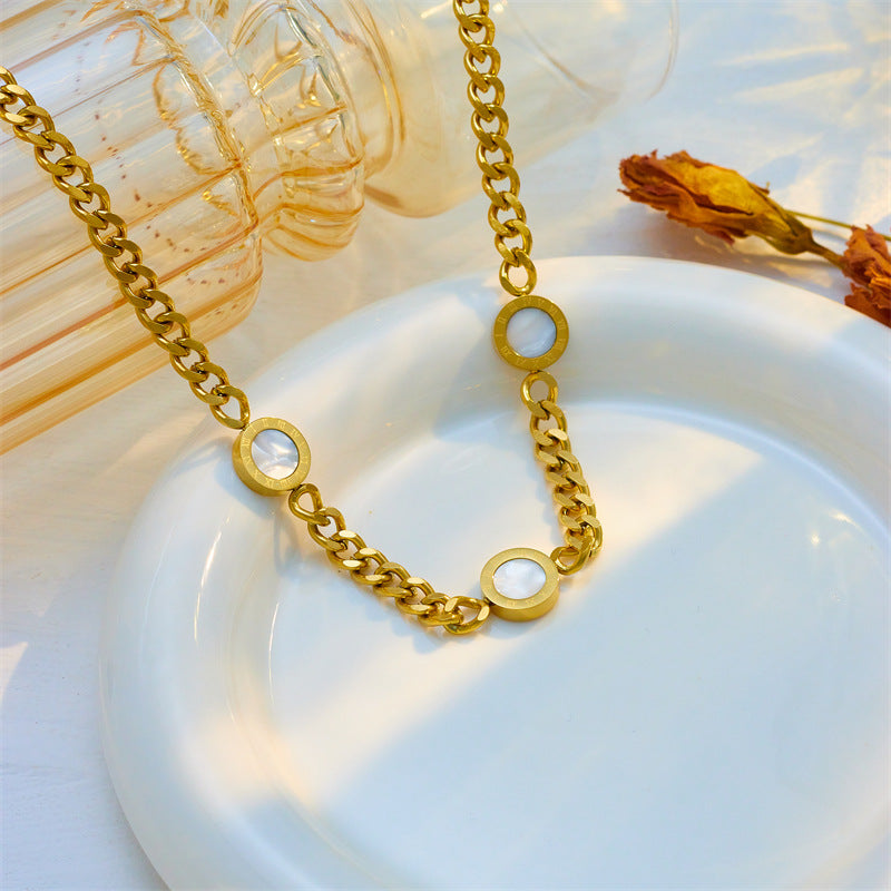Collar con colgante redondo de acero de titanio punk vintage minimalista con acabado chapado para mujer