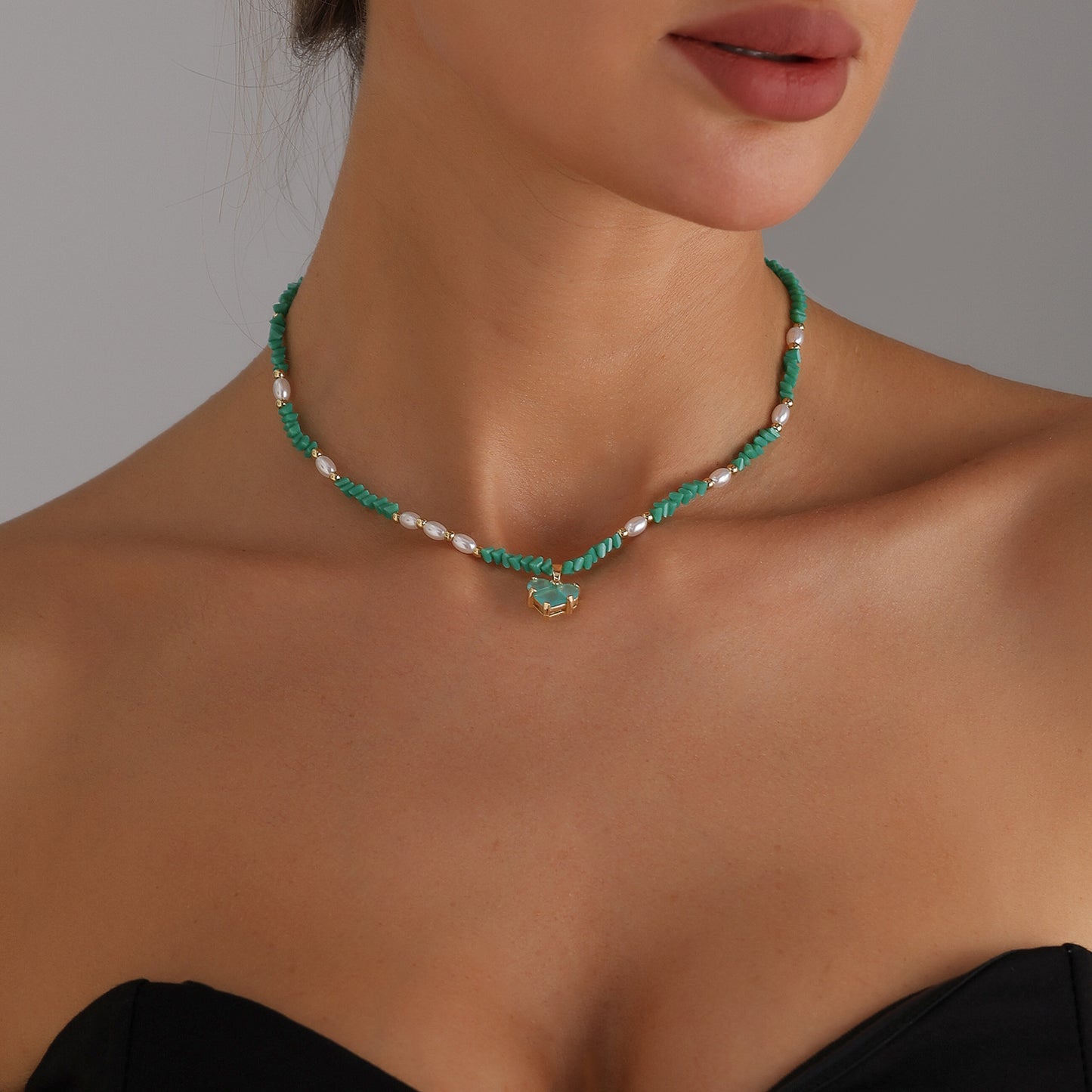 Collar de Aleación con Forma de Corazón Romántico con Acentos de Cristal y Perlas, Delicada Cadena para Mujer