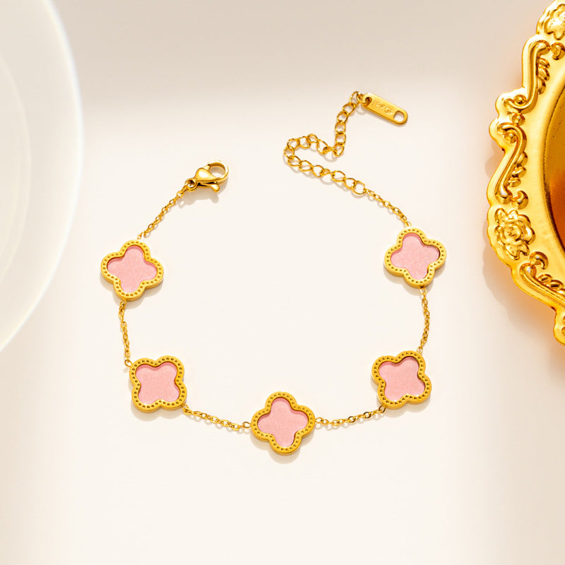 Minimalist Clover-Shaped Titanium Steel Bracelet for Women with Gold Plating and O-Chain Design