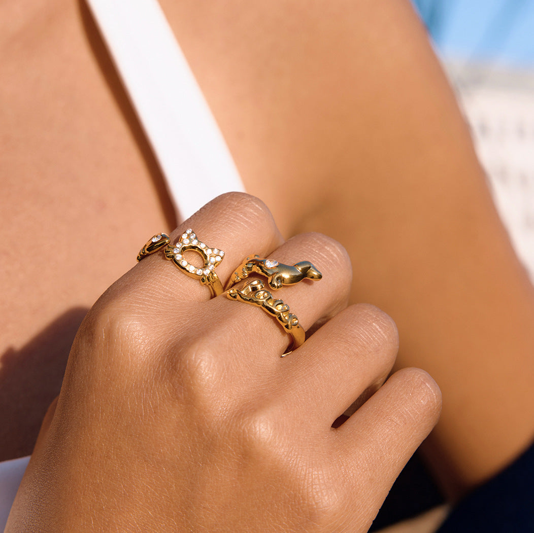 Anillo Minimalista Geométrico Dachshund Amor con Circonita Cúbica Acero Inoxidable PVD Joyería para Mujer