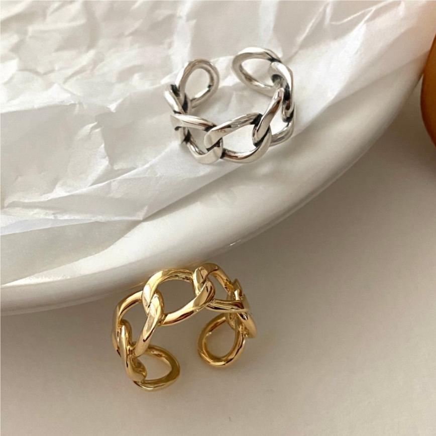 Anillo de plata de ley 925 geométrico minimalista para mujer con diseño limpio y acabado liso