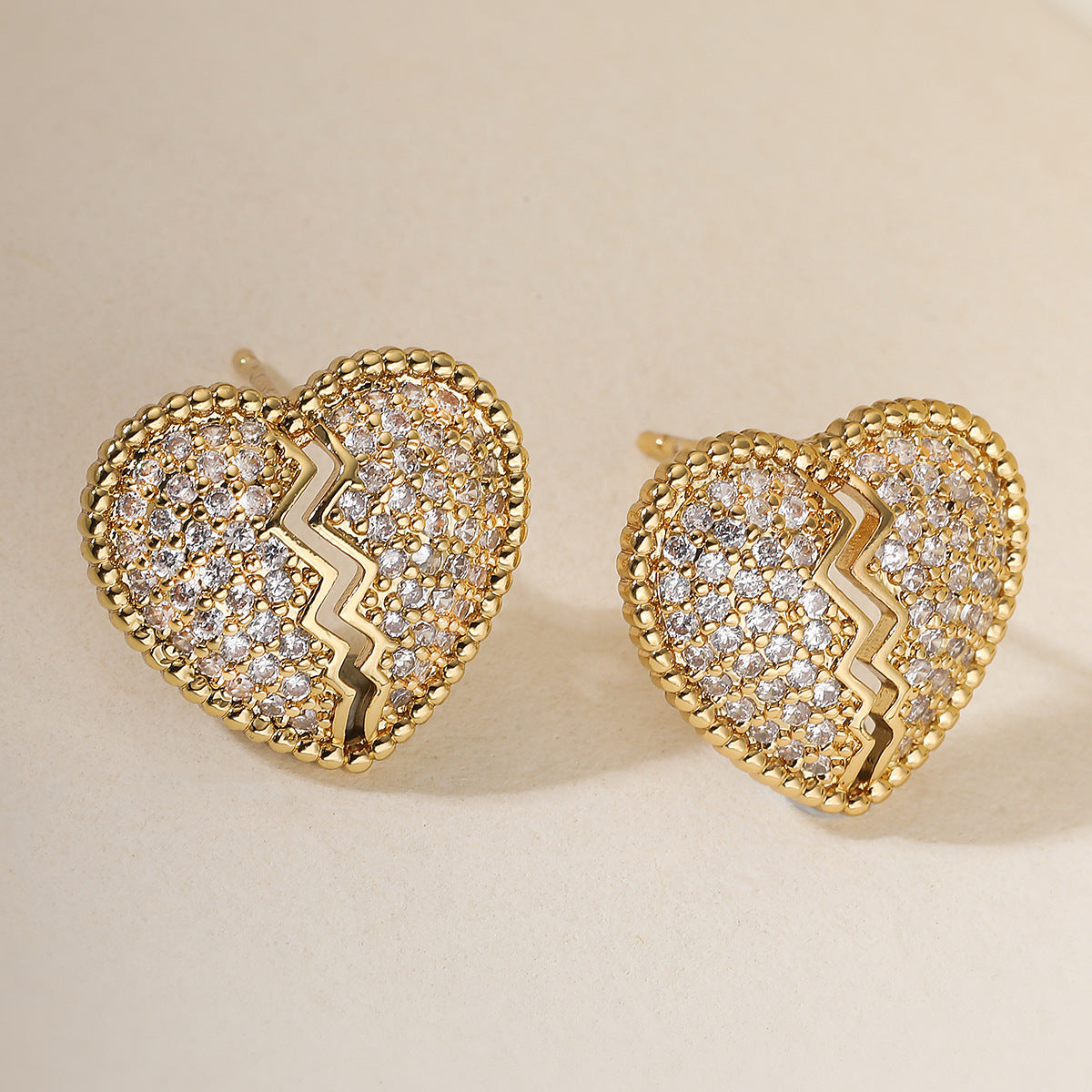 Minimalist Luxury 18K Gold Plated Brass Heart Cubic Zirconia Stud Earrings for Women