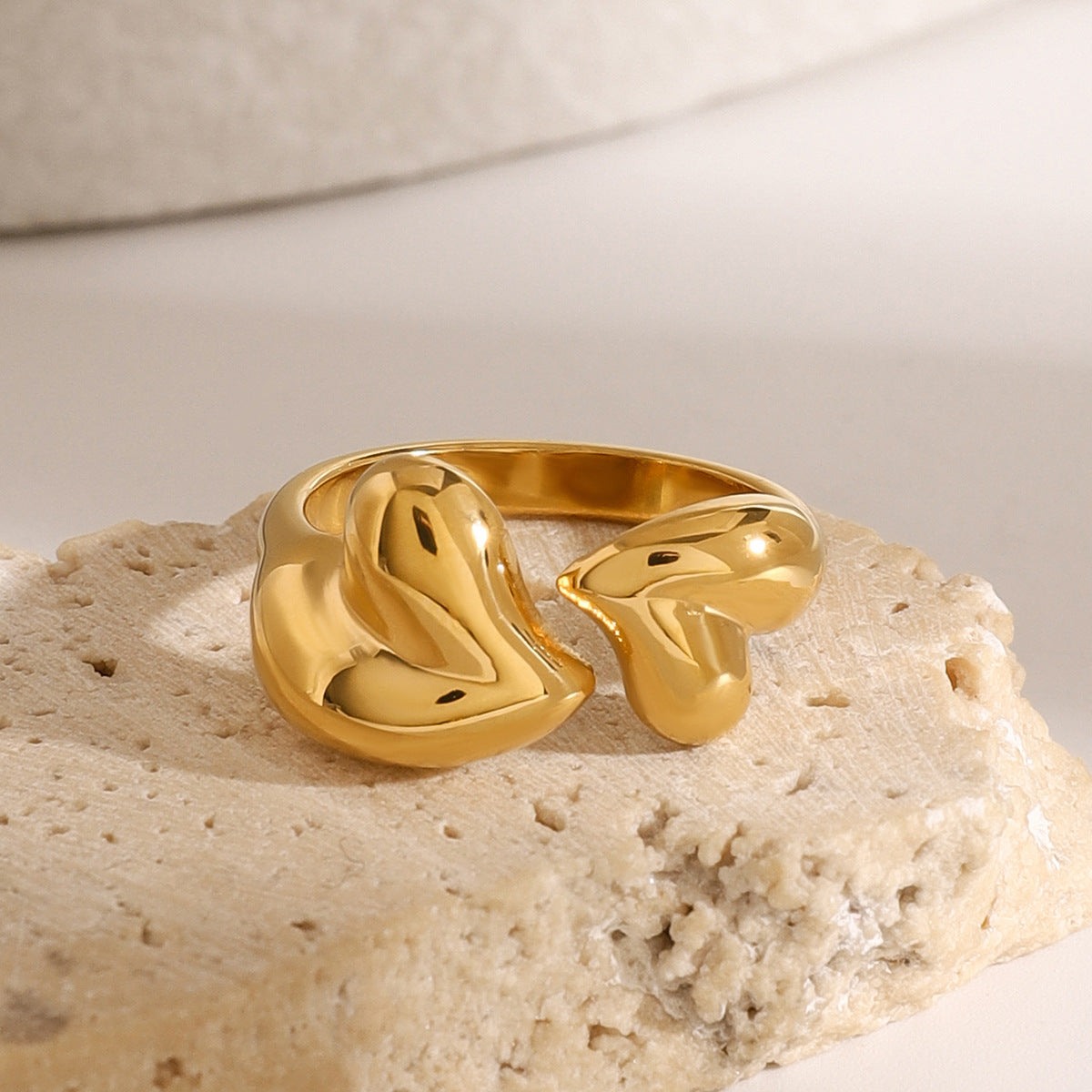 Anillo minimalista de acero inoxidable con forma de corazón para mujer