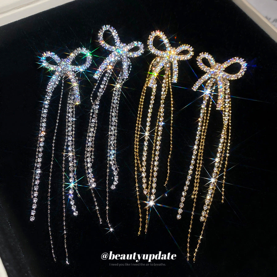 Pendientes de botón retro elegantes con lazo y borla con circonitas cúbicas en cobre y acero para mujer