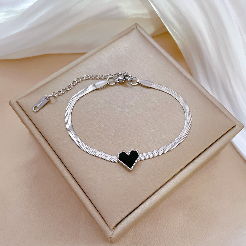 Bracciale Vintage Snake Chain con Cuore in Acciaio al Titanio Placcato Oro e Texture Ondulata Unisex