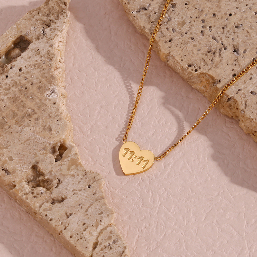 Collana Minimalista con Pendente a Cuore 11:11 in Acciaio Inossidabile Placcato Oro per Donna