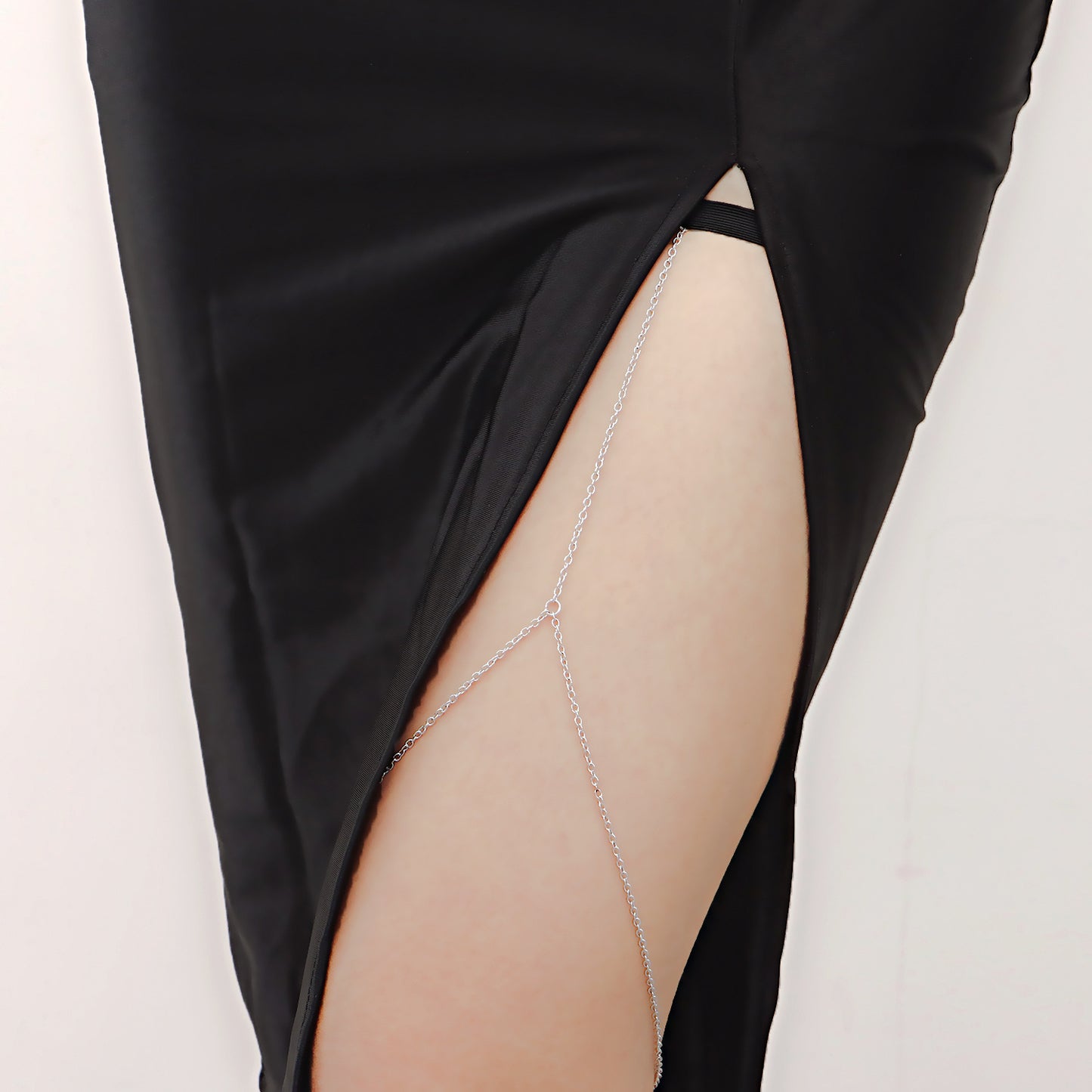 Minimalist Geometric Alloy Anklet with Adjustable Elastic Band and Tassel Detail for Women