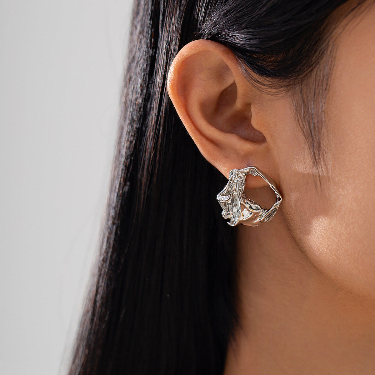Pendientes de Tachuela Metálicos Geométricos Florales Asimétricos Exagerados para Mujer con Acabado Chapado