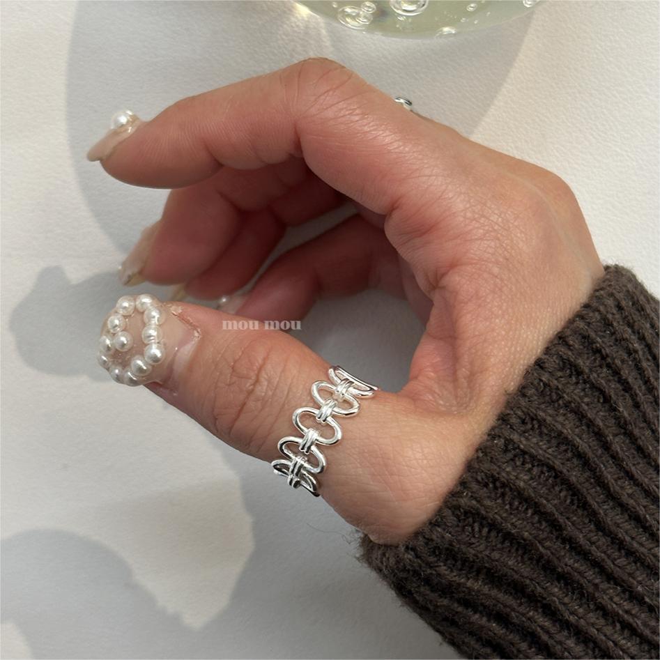 Anillo minimalista de plata de ley 925 con forma cuadrada y bordes geométricos para mujer