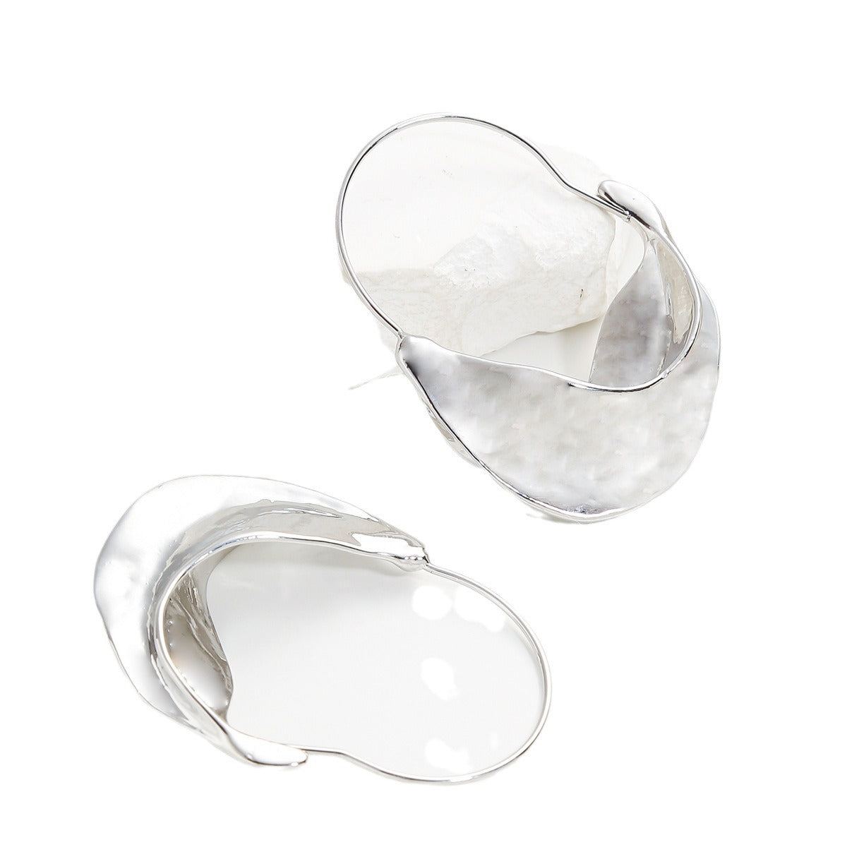 Pendientes minimalistas de aleación con forma de U geométrica para mujer con acabado galvanizado