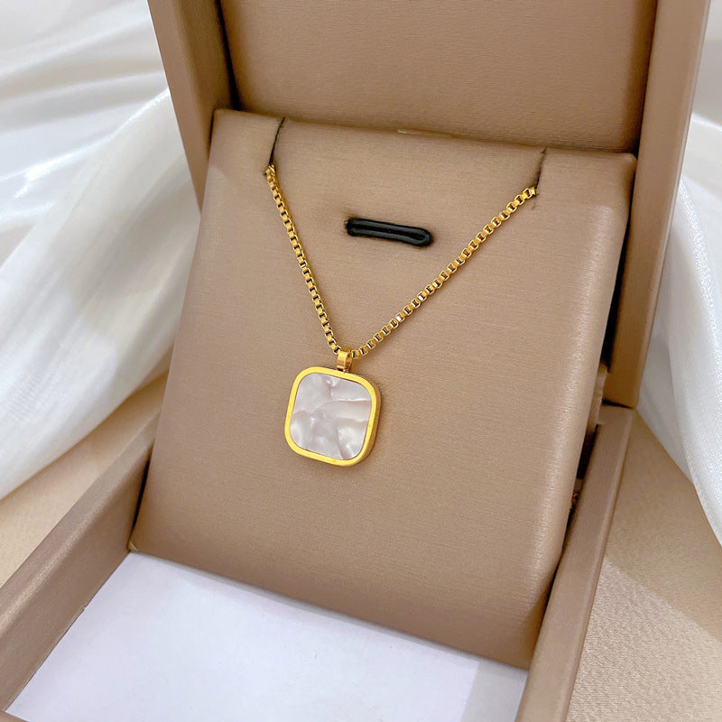 Collana Minimalista Geometrica in Acciaio Titanio Placcato per Uomo e Donna Stile Fresco e Dolce