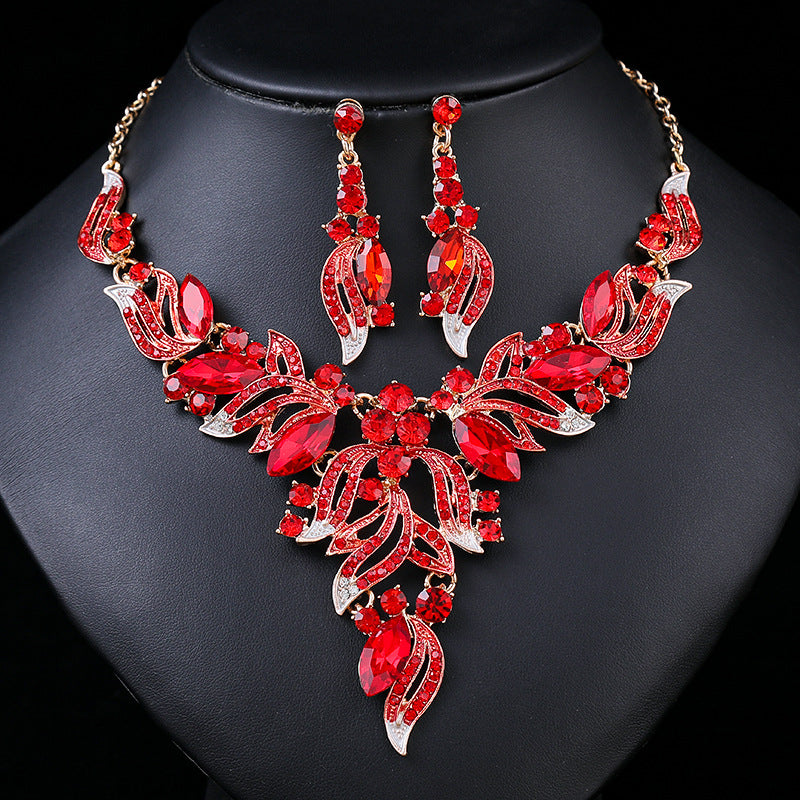 Vintage Floral Pendant Necklace Set for Women Alloy Plated Sweater Chain with Leaf and Petal Accents