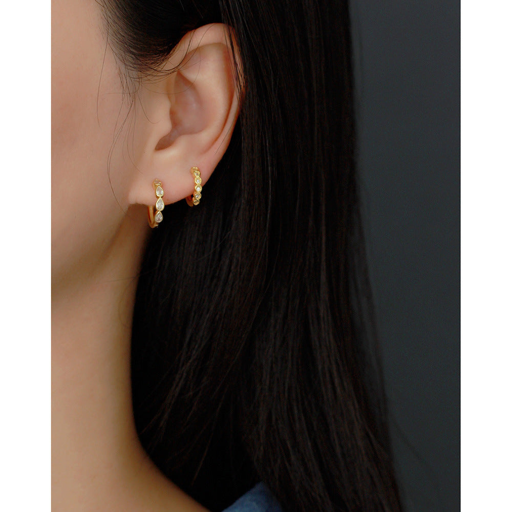 Orecchini a Cerchio Geometrici a Goccia in Elegante Argento Sterling 925 con Intarsio in Zirconi Cubici