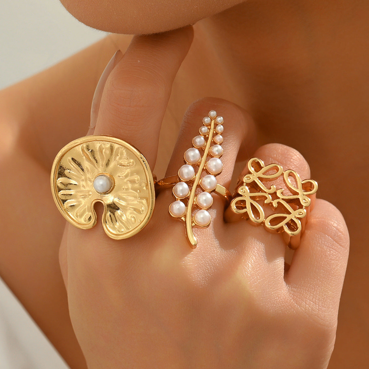 Juego de Anillos de Aleación de Zinc Geométricos Irregulares Minimalistas para Mujer con Incrustaciones de Perlas y Patrón de Puntos Circulares