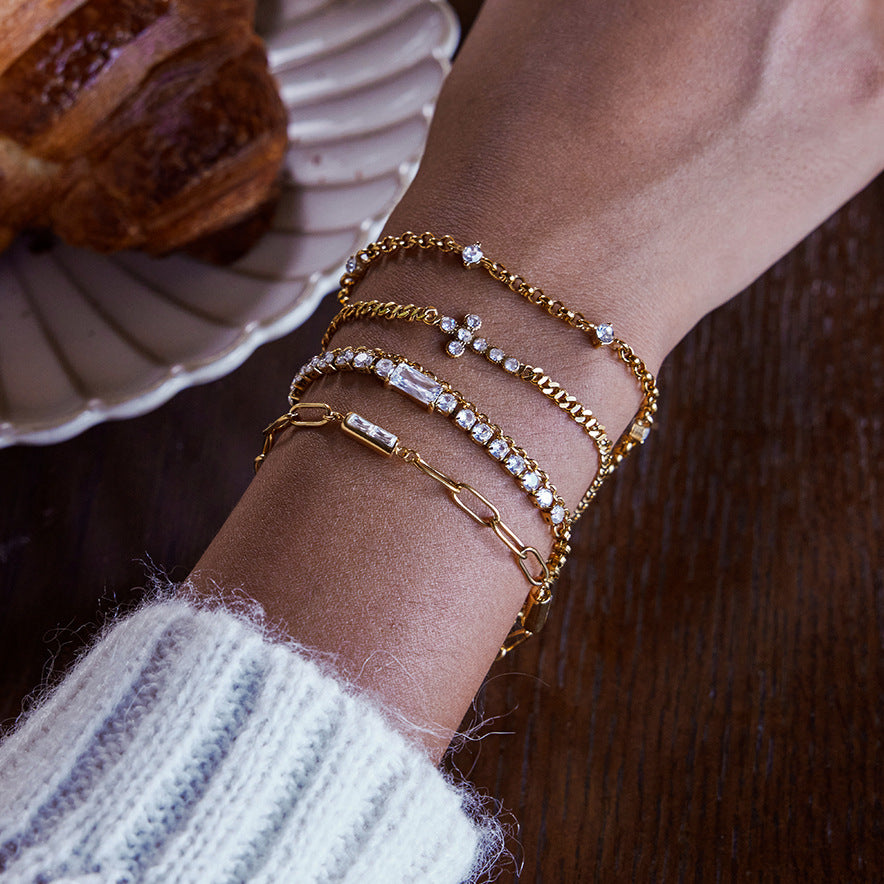 Bracciale Minimalista Geometrico in Acciaio al Titanio con Intarsio di Strass per Donna, Accessorio Moda in Acciaio Inossidabile Placcato