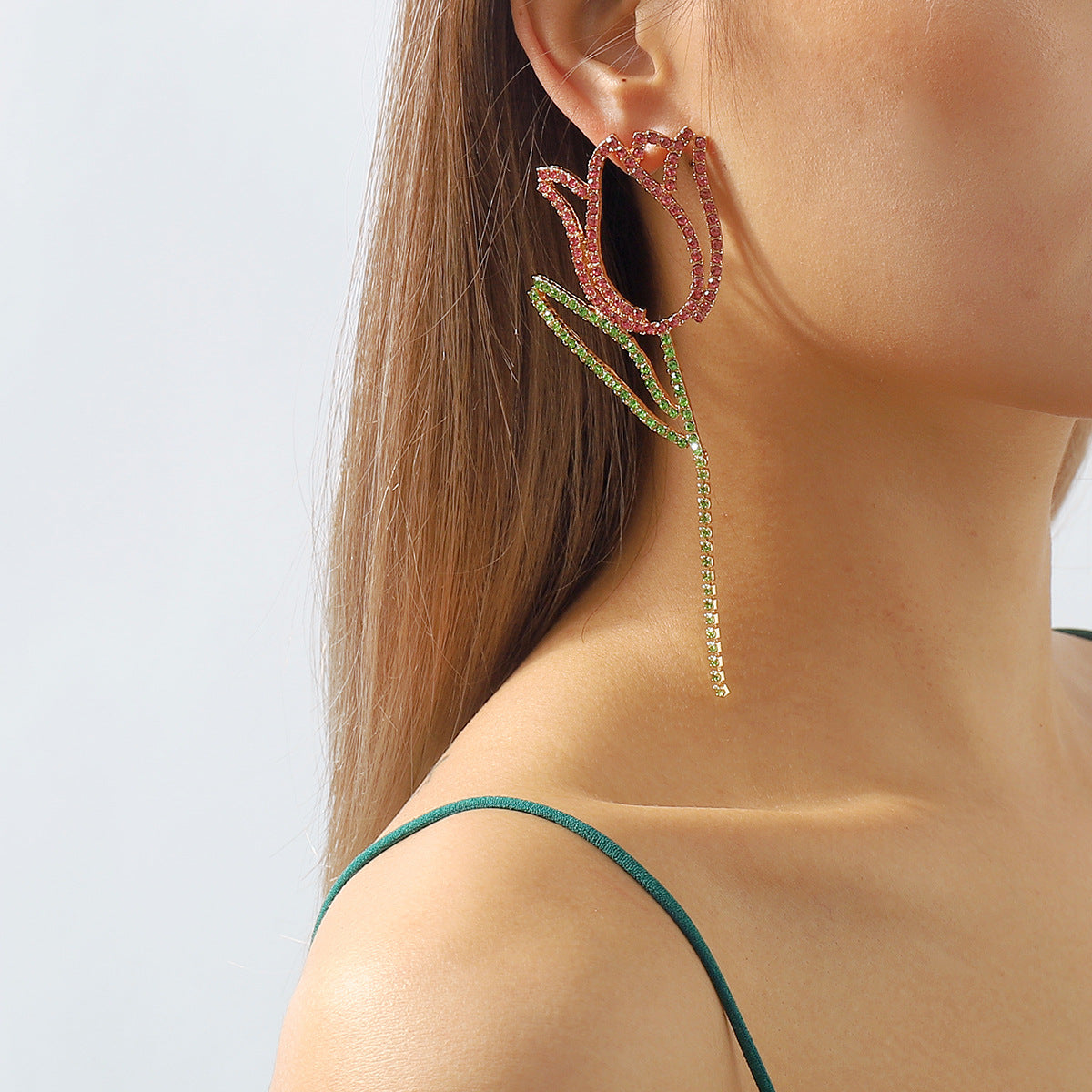 Collar de tulipán dulce y atrevido con detalles geométricos, colgante de aleación electrochapada en cadena de garra, collar llamativo para mujer