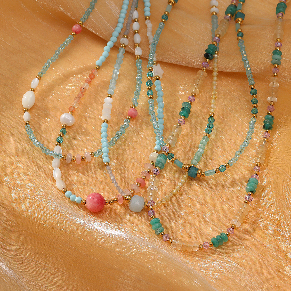 Collar de acero de titanio con abalorios de piedra natural azul geométrica de lujo con colgante de perla de agua dulce y acabado galvanizado