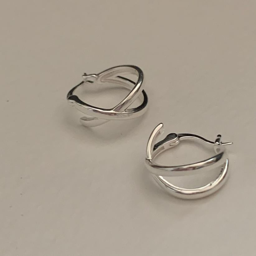 Pendientes minimalistas de plata de ley 925 con baño de oro para mujer, diseño de línea cruzada