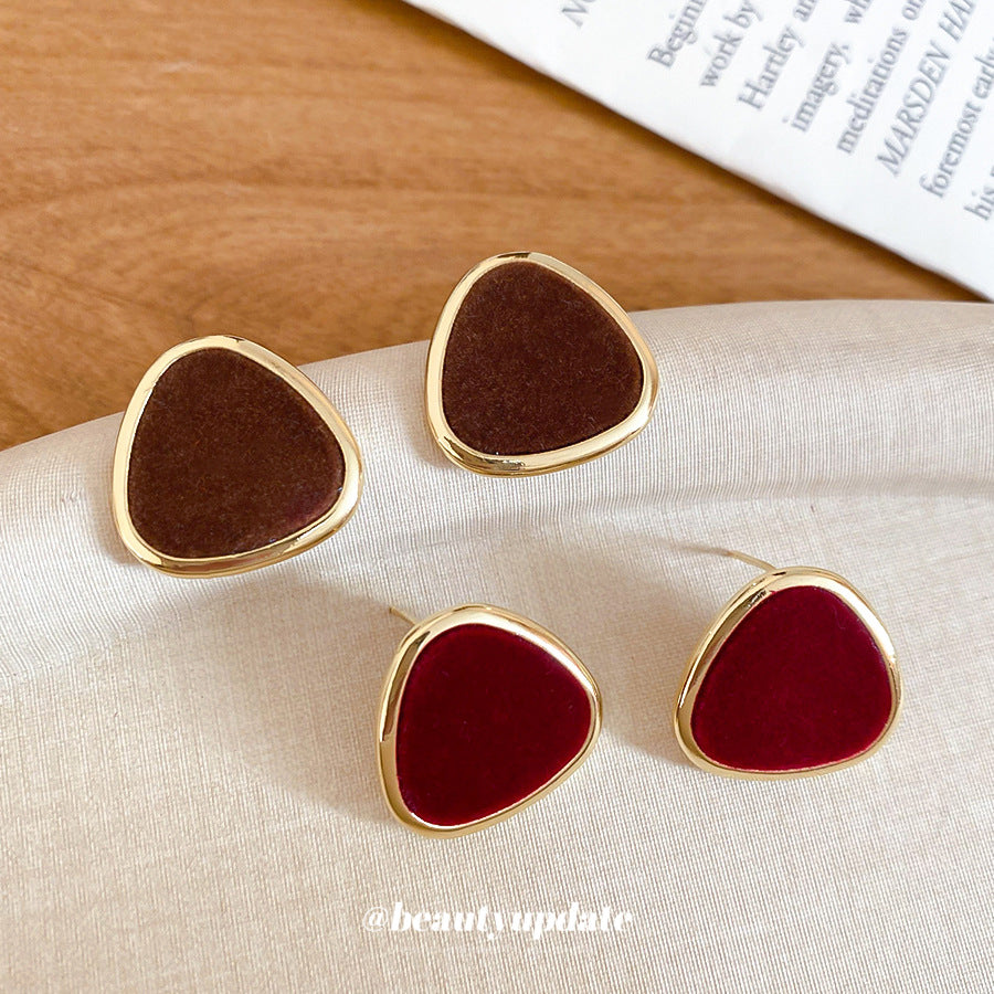 Pendientes de botón triangulares retro minimalistas en plata con postes de acero chapado para mujer