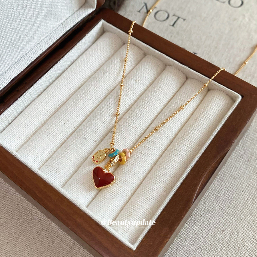 Collar para mujer de cobre chapado en oro de 18K con esmalte de corazón y nácar, estilo vintage